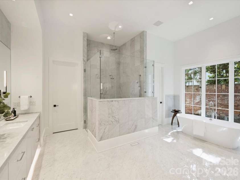 1436 Queens Road, Charlotte, NC 28207.  MLS# CAR4355549, YatesRealty ID 5033. 