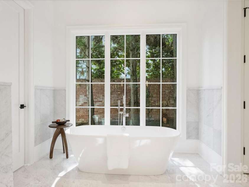 1436 Queens Road, Charlotte, NC 28207.  MLS# CAR4355549, YatesRealty ID 5033. 