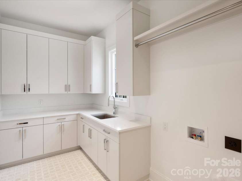 1436 Queens Road, Charlotte, NC 28207.  MLS# CAR4355549, YatesRealty ID 5033. 