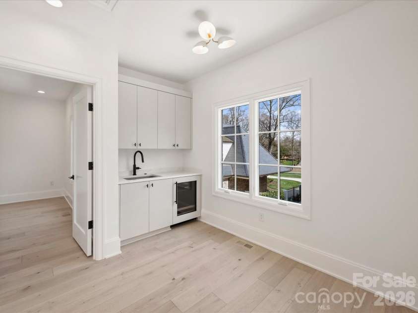 1436 Queens Road, Charlotte, NC 28207.  MLS# CAR4355549, YatesRealty ID 5033. 