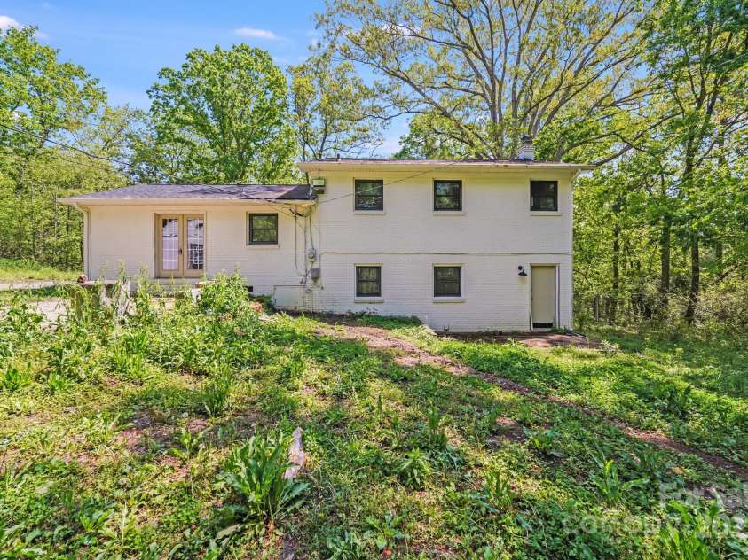 4915 Huntington Farm Road, Catawba, SC 29704.  MLS# CAR4245333, YatesRealty ID 5033. 