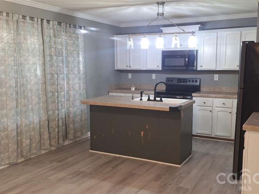 120 Otto Road, Cherryville, NC 28021.  MLS# CAR4411416, YatesRealty ID 50330. Kitchen with island