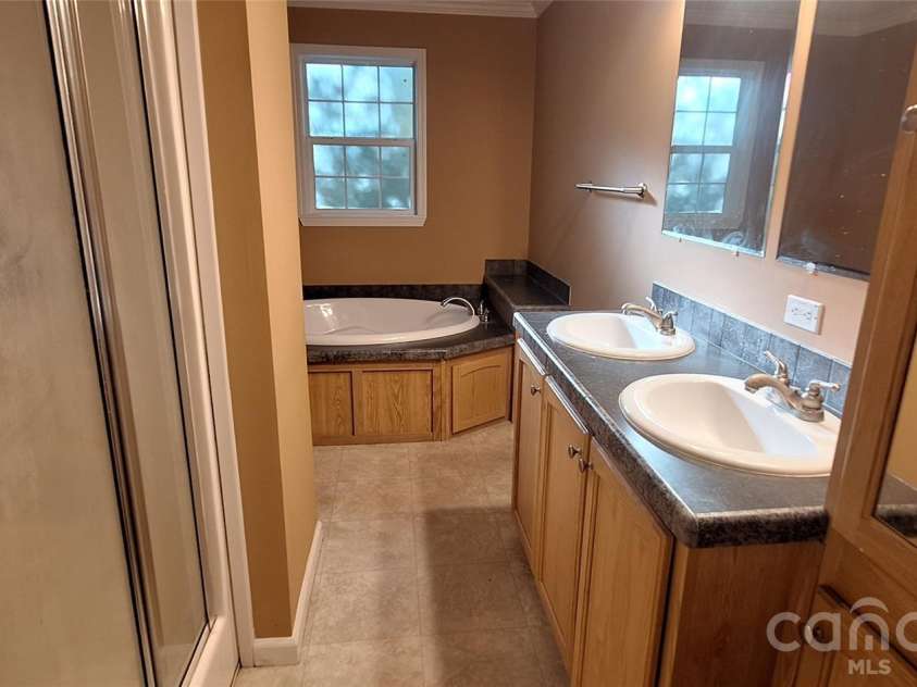 120 Otto Road, Cherryville, NC 28021.  MLS# CAR4411416, YatesRealty ID 50330. Master Bath with double sinks, glamour tub and separate shower.