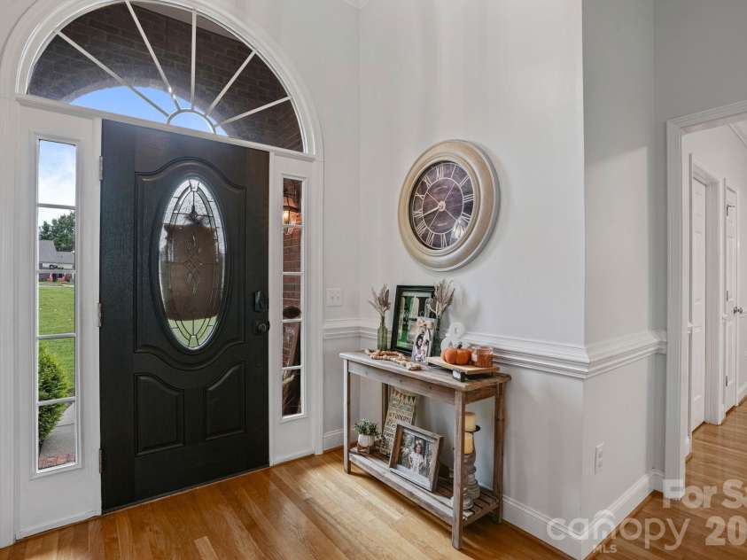 2925 24th Street Drive, Hickory, NC 28601.  MLS# CAR4423631, YatesRealty ID 50331. 