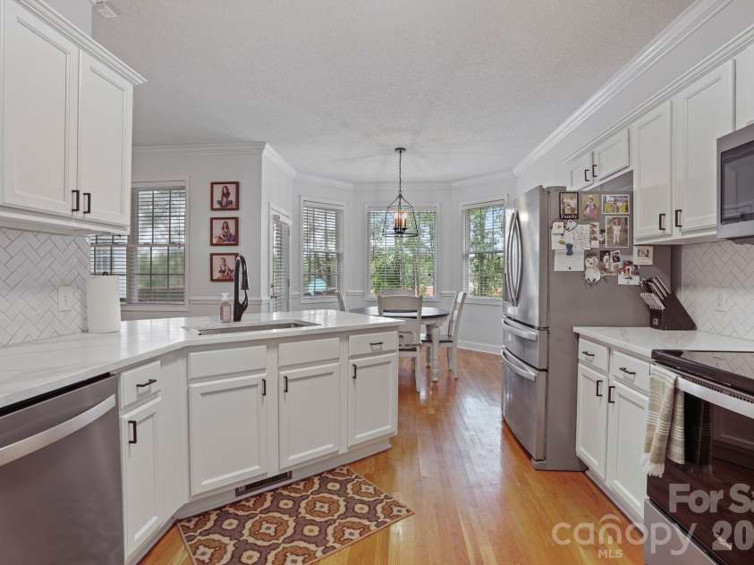 2925 24th Street Drive, Hickory, NC 28601.  MLS# CAR4423631, YatesRealty ID 50331. 