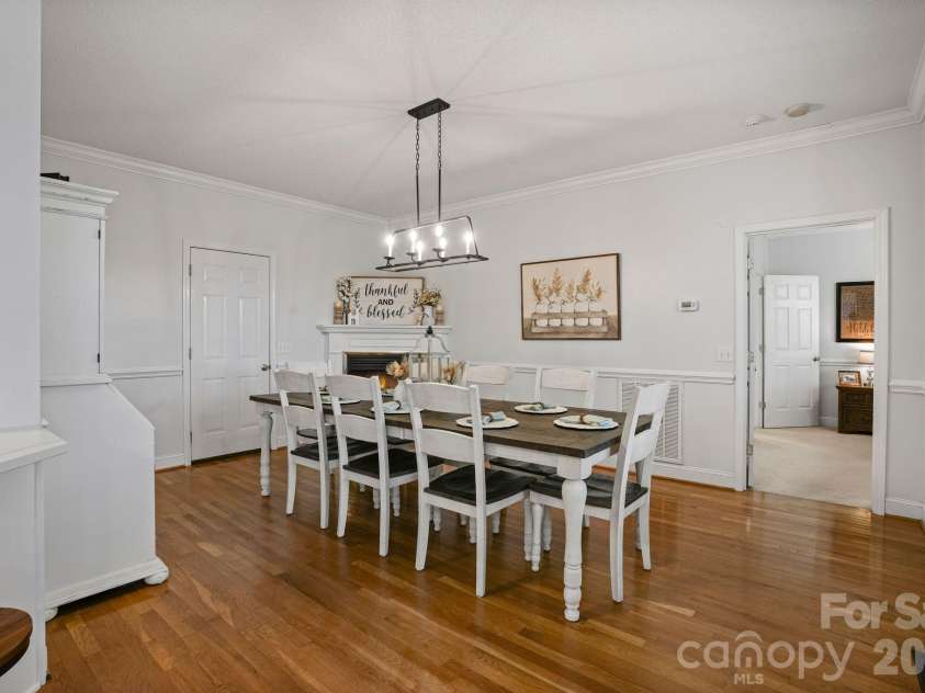 2925 24th Street Drive, Hickory, NC 28601.  MLS# CAR4423631, YatesRealty ID 50331. 