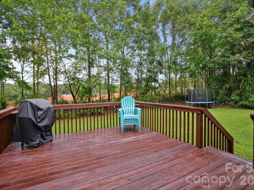 2925 24th Street Drive, Hickory, NC 28601.  MLS# CAR4423631, YatesRealty ID 50331. 