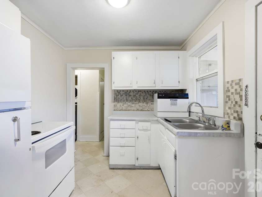 65 King Street, Asheville, NC 28804.  MLS# CAR4423788, YatesRealty ID 50332. 