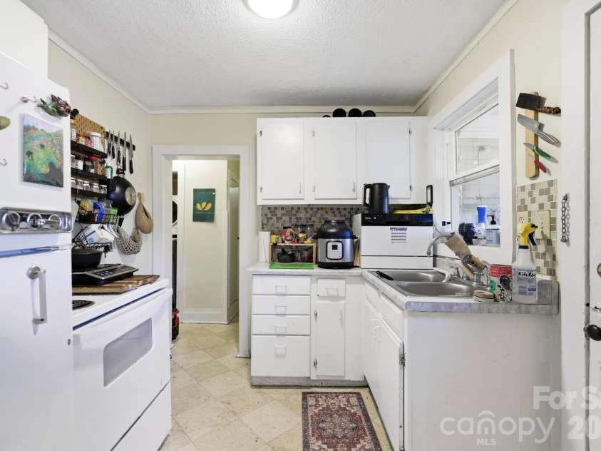 65 King Street, Asheville, NC 28804.  MLS# CAR4423788, YatesRealty ID 50332. 