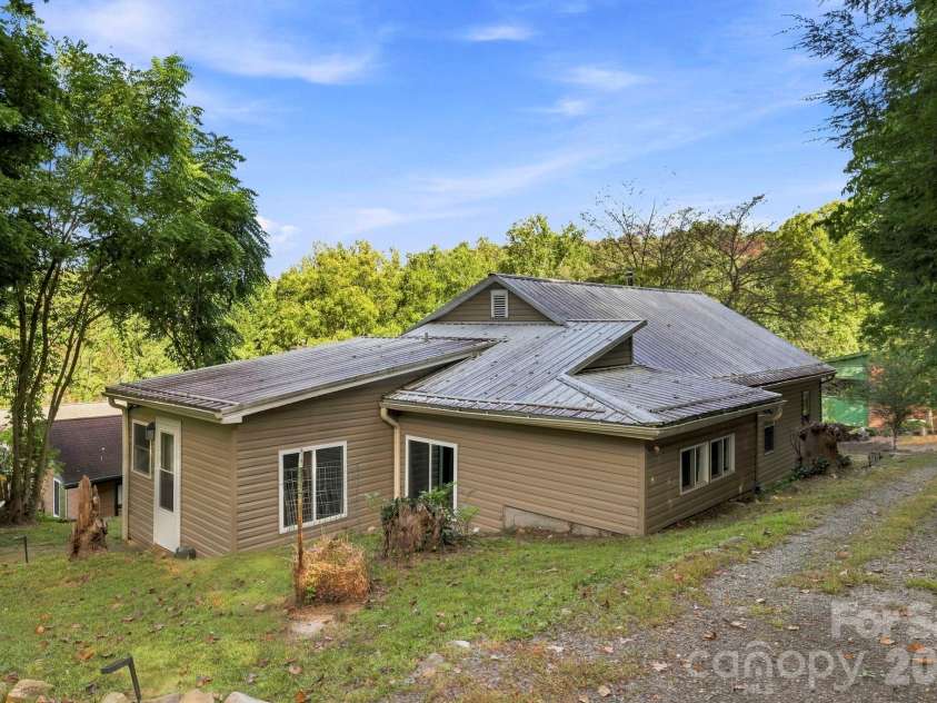 65 King Street, Asheville, NC 28804.  MLS# CAR4423788, YatesRealty ID 50332. 