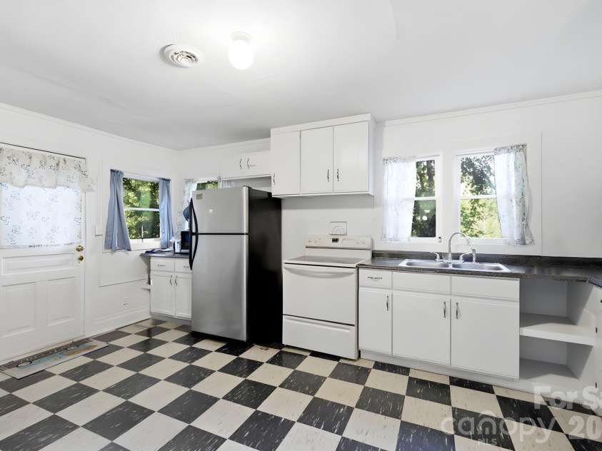 65 King Street, Asheville, NC 28804.  MLS# CAR4423788, YatesRealty ID 50332. 