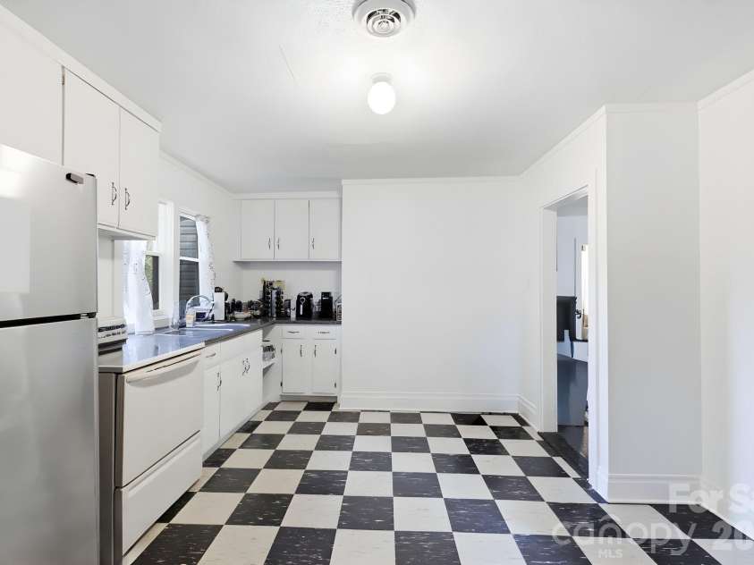 65 King Street, Asheville, NC 28804.  MLS# CAR4423788, YatesRealty ID 50332. 