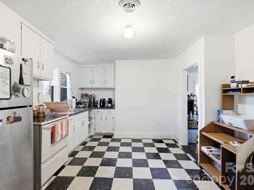 65 King Street, Asheville, NC 28804.  MLS# CAR4423788, YatesRealty ID 50332. 