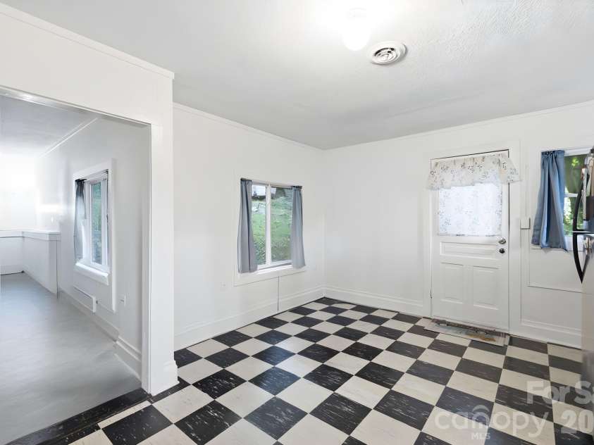 65 King Street, Asheville, NC 28804.  MLS# CAR4423788, YatesRealty ID 50332. 