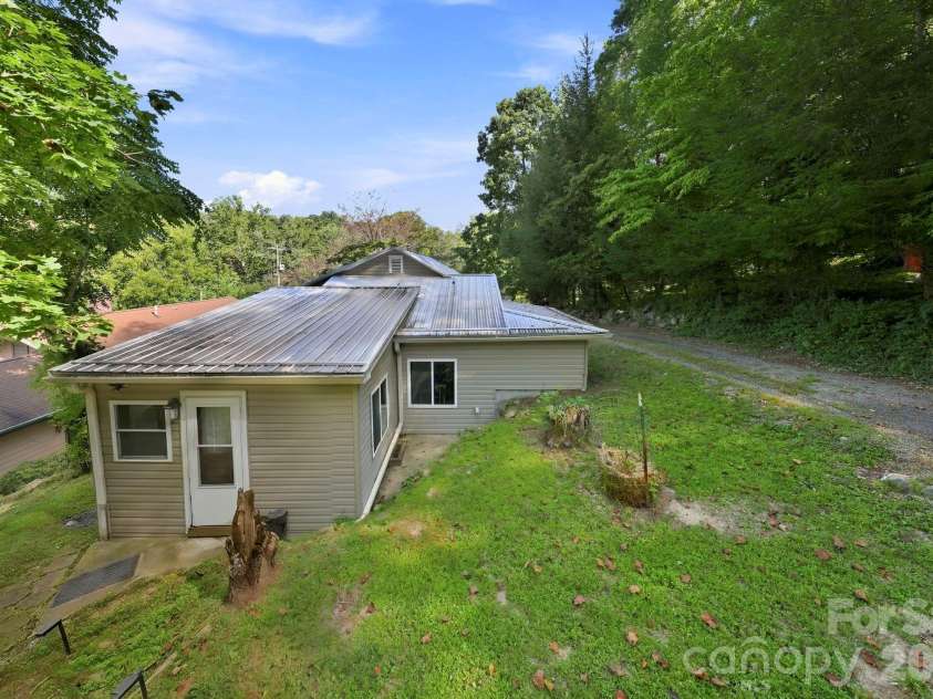 65 King Street, Asheville, NC 28804.  MLS# CAR4423788, YatesRealty ID 50332. 