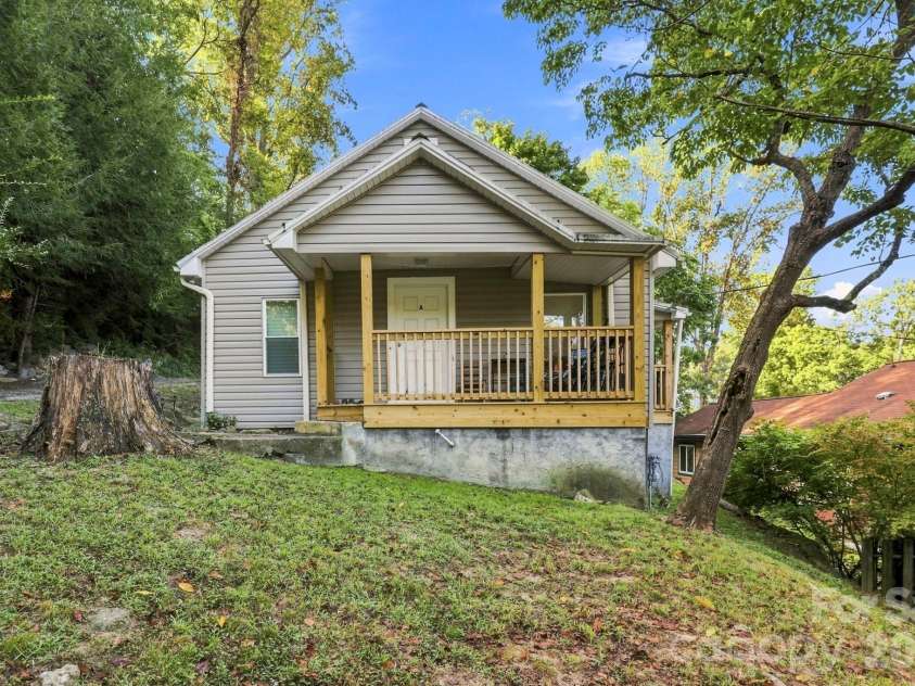 65 King Street, Asheville, NC 28804.  MLS# CAR4423788, YatesRealty ID 50332. Front door unit A