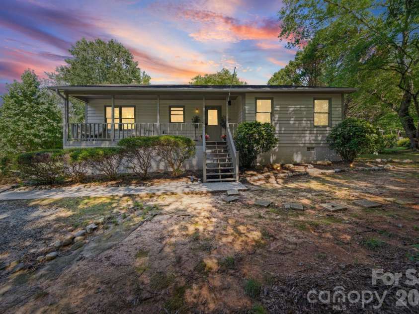 3600 Wonderland Drive, Matthews, NC 28104.  MLS# CAR4419176, YatesRealty ID 50333. 