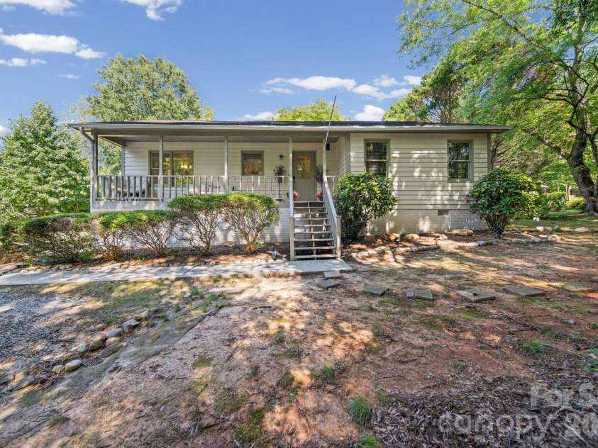 3600 Wonderland Drive, Matthews, NC 28104.  MLS# CAR4419176, YatesRealty ID 50333. 