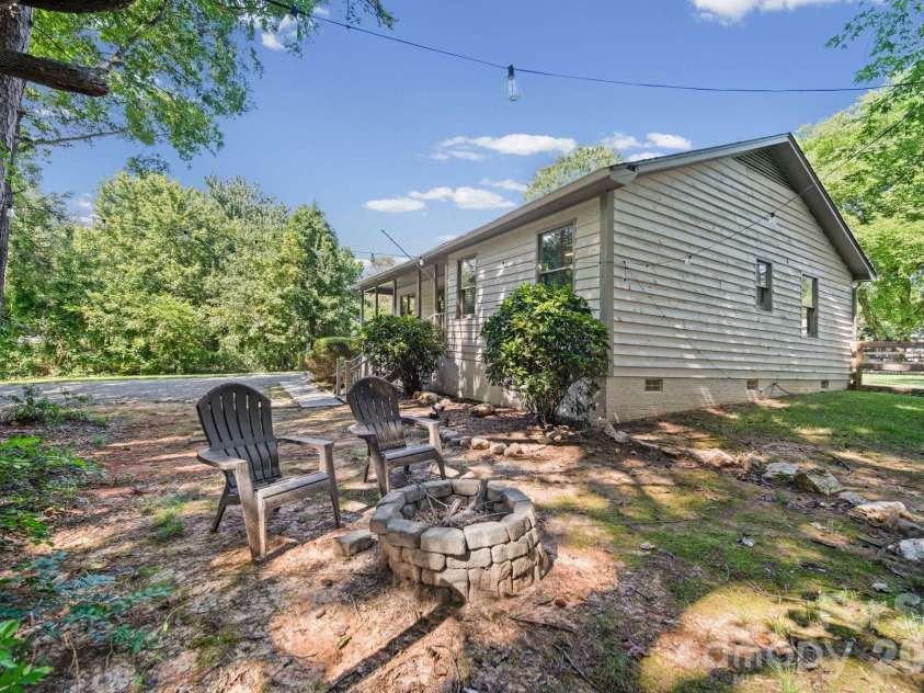 3600 Wonderland Drive, Matthews, NC 28104.  MLS# CAR4419176, YatesRealty ID 50333. 