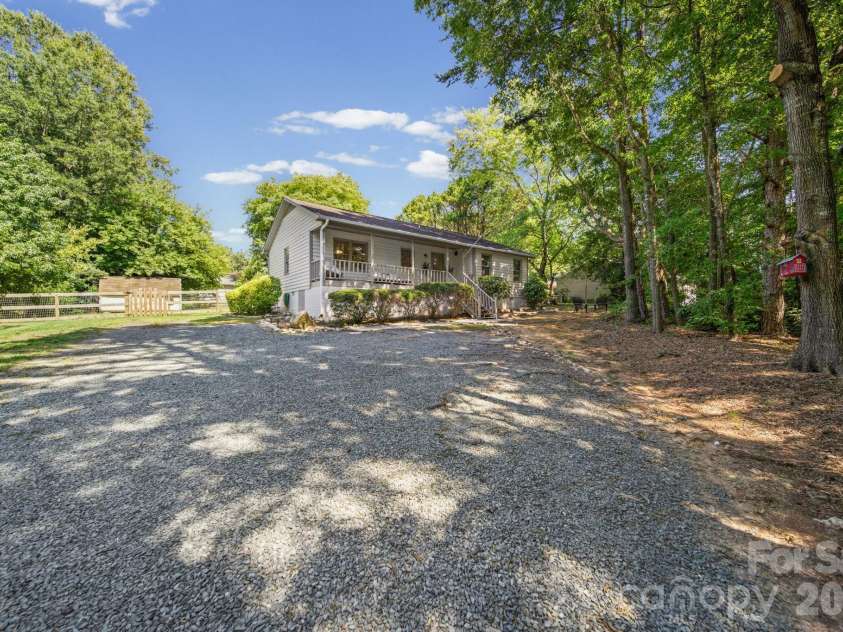 3600 Wonderland Drive, Matthews, NC 28104.  MLS# CAR4419176, YatesRealty ID 50333. 