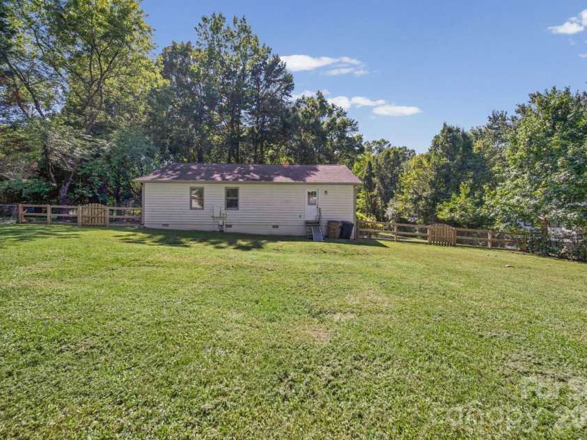 3600 Wonderland Drive, Matthews, NC 28104.  MLS# CAR4419176, YatesRealty ID 50333. 
