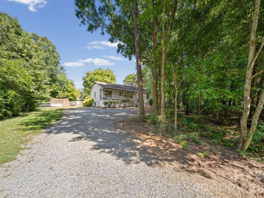 3600 Wonderland Drive, Matthews, NC 28104.  MLS# CAR4419176, YatesRealty ID 50333. 