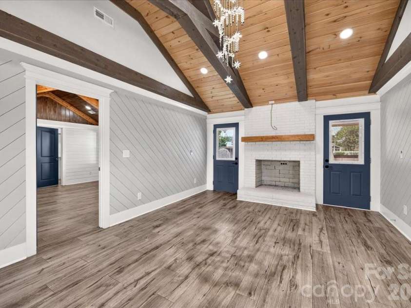 2519 Matthews Mint Hill Road, Matthews, NC 28105.  MLS# CAR4422836, YatesRealty ID 50334. 