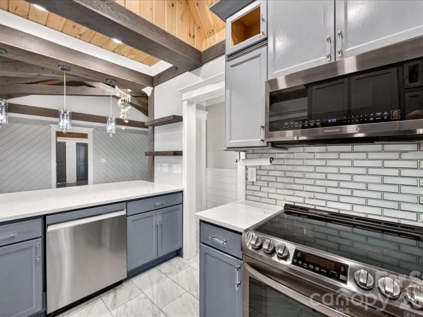2519 Matthews Mint Hill Road, Matthews, NC 28105.  MLS# CAR4422836, YatesRealty ID 50334. 