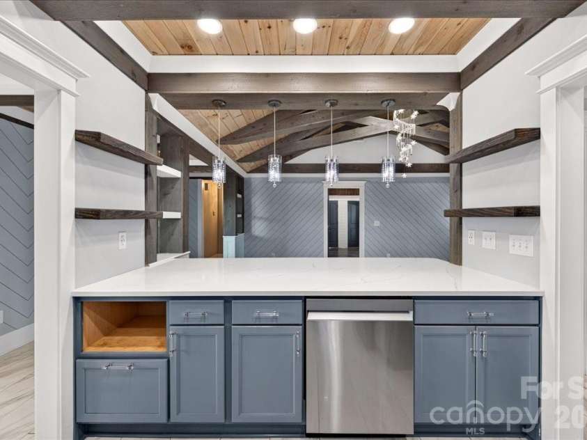 2519 Matthews Mint Hill Road, Matthews, NC 28105.  MLS# CAR4422836, YatesRealty ID 50334. 