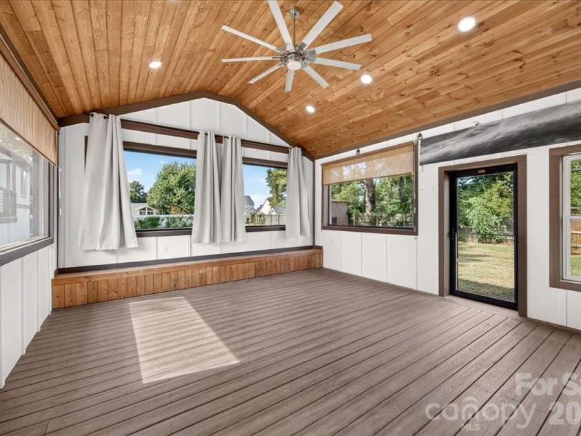 2519 Matthews Mint Hill Road, Matthews, NC 28105.  MLS# CAR4422836, YatesRealty ID 50334. 