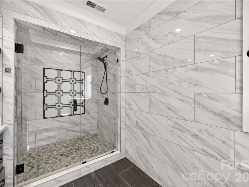 2519 Matthews Mint Hill Road, Matthews, NC 28105.  MLS# CAR4422836, YatesRealty ID 50334. 