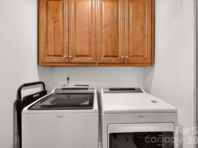 2519 Matthews Mint Hill Road, Matthews, NC 28105.  MLS# CAR4422836, YatesRealty ID 50334. 