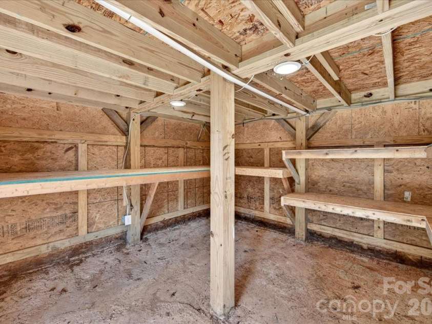 2519 Matthews Mint Hill Road, Matthews, NC 28105.  MLS# CAR4422836, YatesRealty ID 50334. 