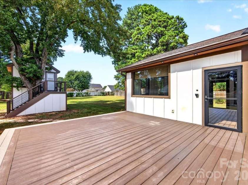 2519 Matthews Mint Hill Road, Matthews, NC 28105.  MLS# CAR4422836, YatesRealty ID 50334. 