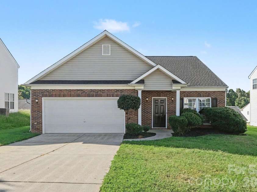 8935 Hedge Maple Road, Charlotte, NC 28269.  MLS# CAR4423524, YatesRealty ID 50337. 