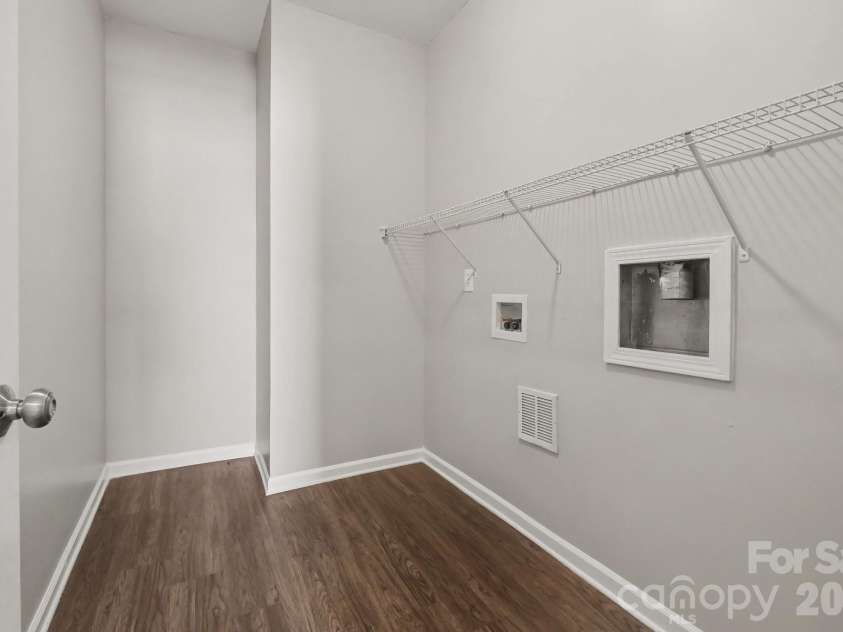 8935 Hedge Maple Road, Charlotte, NC 28269.  MLS# CAR4423524, YatesRealty ID 50337. 