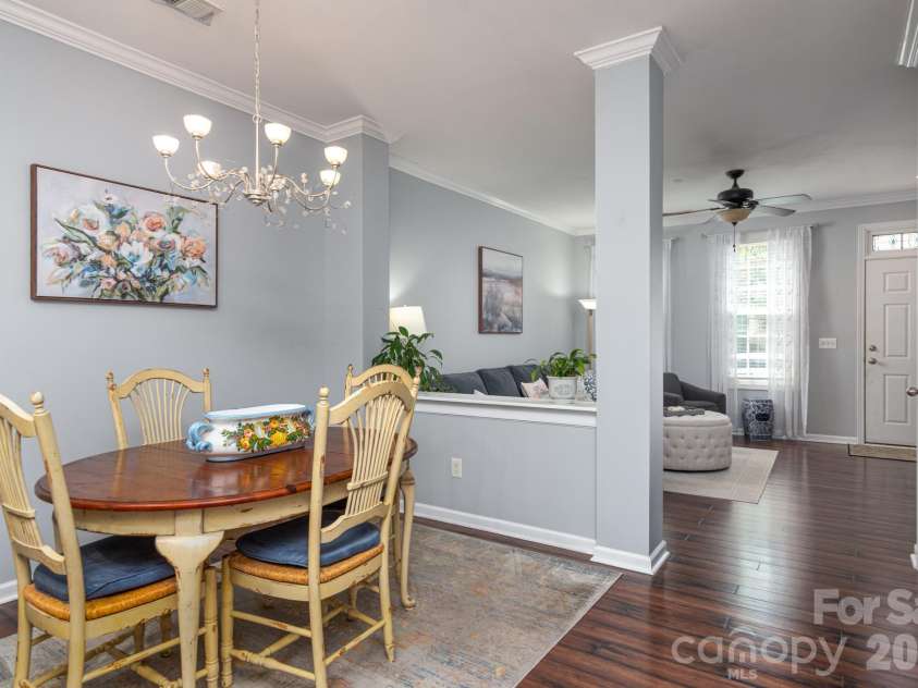 19911 Lamp Lighters Way, Cornelius, NC 28031.  MLS# CAR4422765, YatesRealty ID 50338. Breakfast area