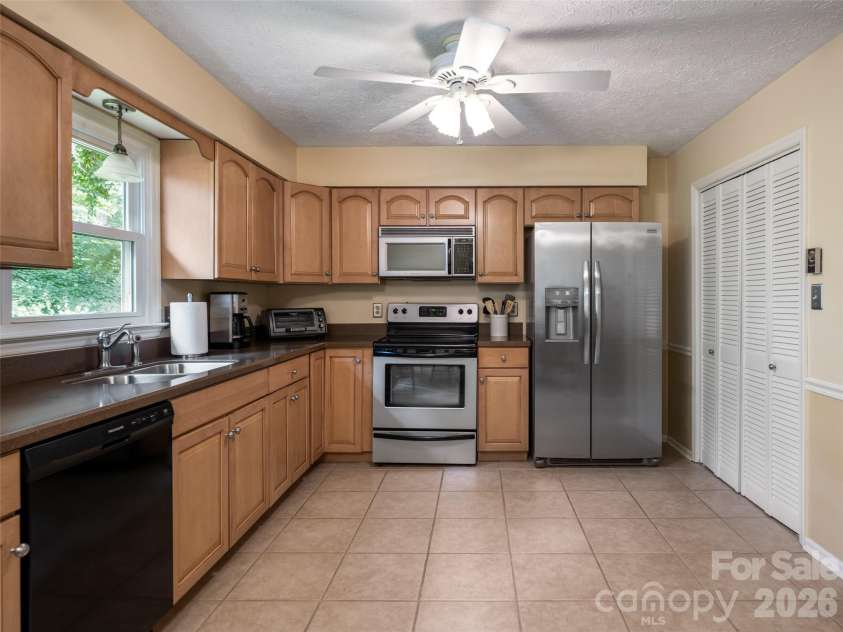 29 Jean Drive, Asheville, NC 28803.  MLS# CAR4398756, YatesRealty ID 50339. 