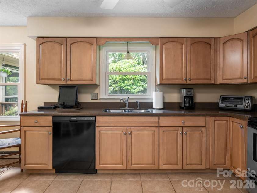 29 Jean Drive, Asheville, NC 28803.  MLS# CAR4398756, YatesRealty ID 50339. 