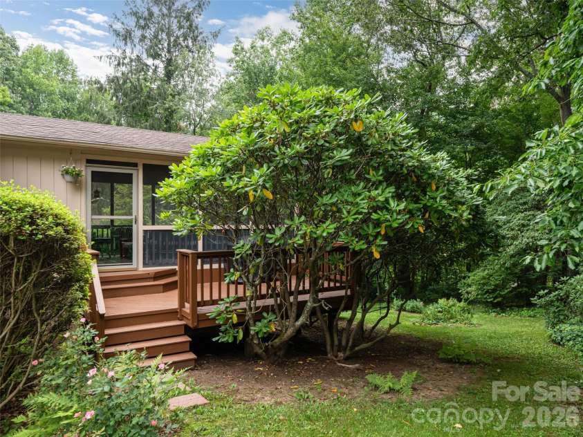 29 Jean Drive, Asheville, NC 28803.  MLS# CAR4398756, YatesRealty ID 50339. 