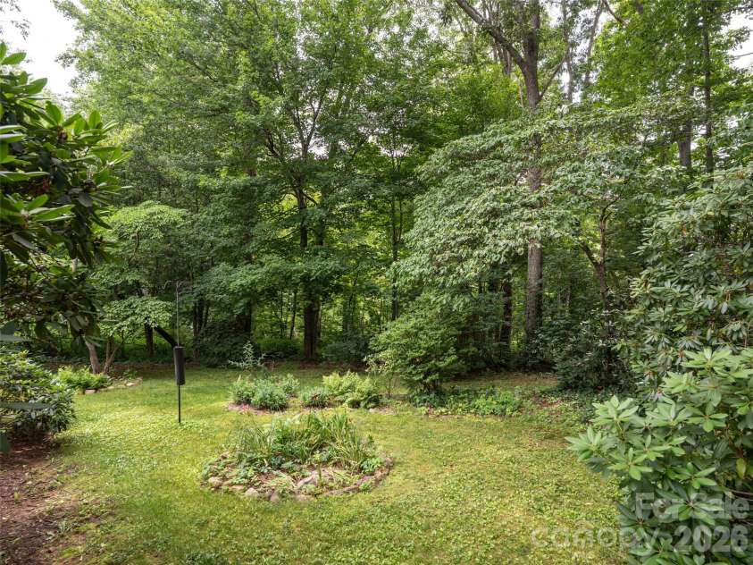 29 Jean Drive, Asheville, NC 28803.  MLS# CAR4398756, YatesRealty ID 50339. 