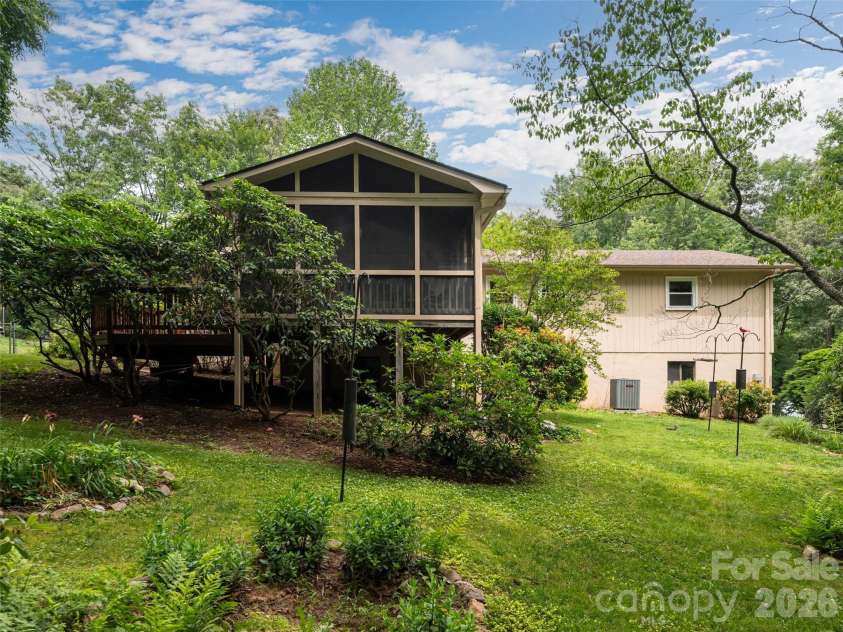 29 Jean Drive, Asheville, NC 28803.  MLS# CAR4398756, YatesRealty ID 50339. 