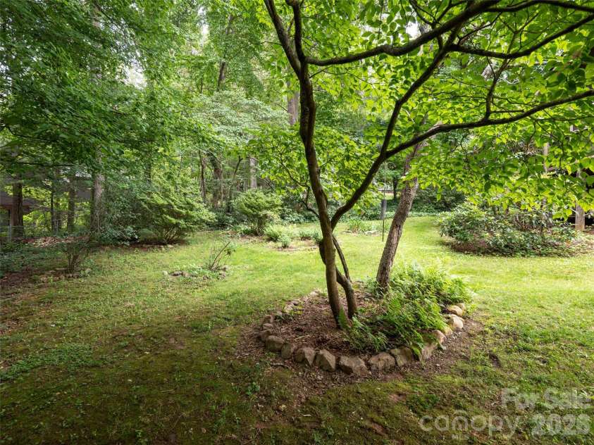 29 Jean Drive, Asheville, NC 28803.  MLS# CAR4398756, YatesRealty ID 50339. 