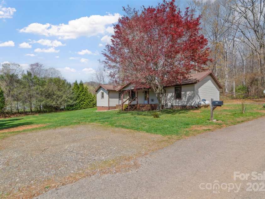 111 Boone Street, Burnsville, NC 28714.  MLS# CAR4243726, YatesRealty ID 5034. 