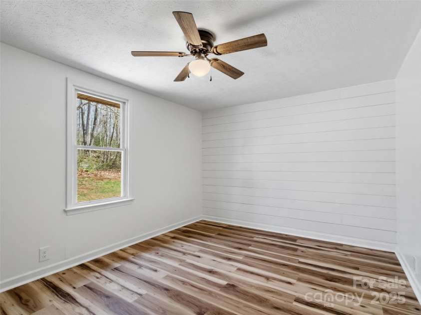 111 Boone Street, Burnsville, NC 28714.  MLS# CAR4243726, YatesRealty ID 5034. 
