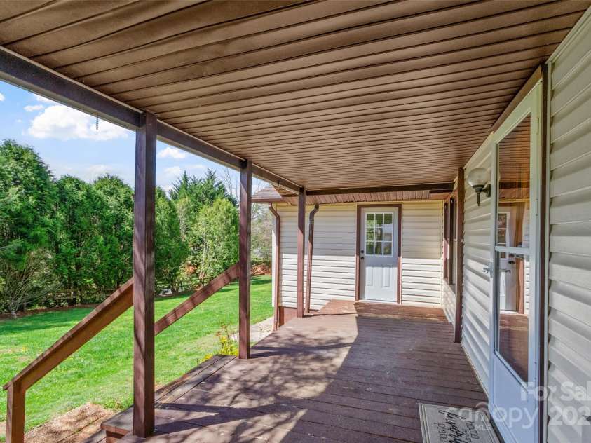 111 Boone Street, Burnsville, NC 28714.  MLS# CAR4243726, YatesRealty ID 5034. 