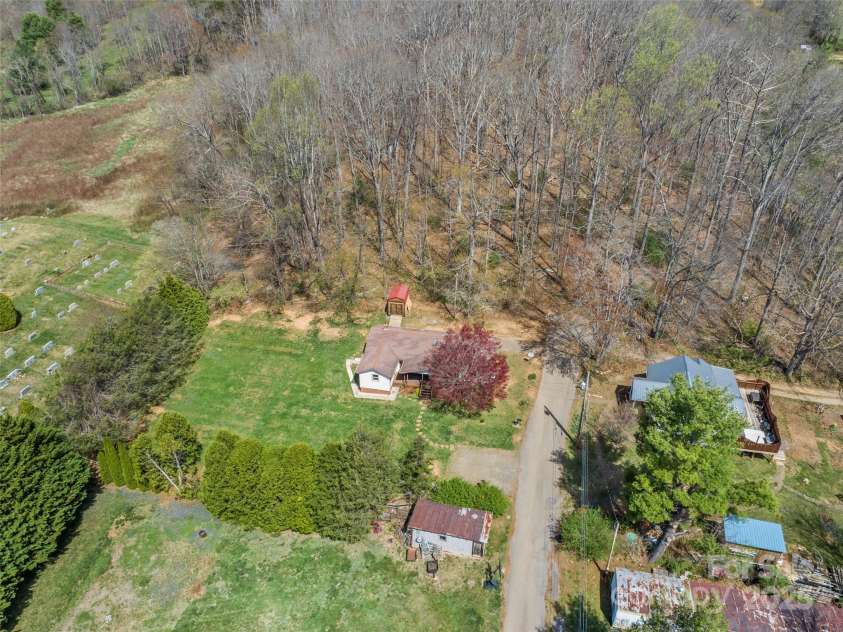 111 Boone Street, Burnsville, NC 28714.  MLS# CAR4243726, YatesRealty ID 5034. 