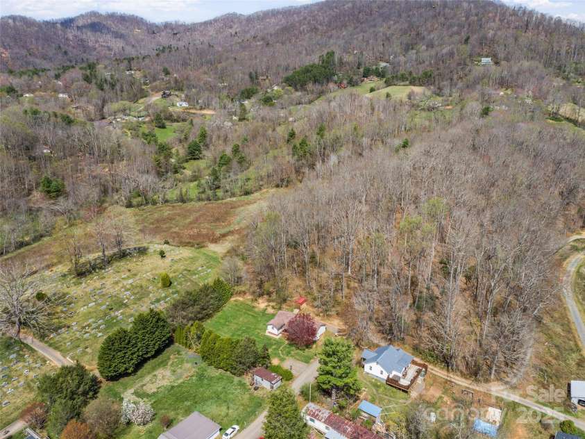 111 Boone Street, Burnsville, NC 28714.  MLS# CAR4243726, YatesRealty ID 5034. 