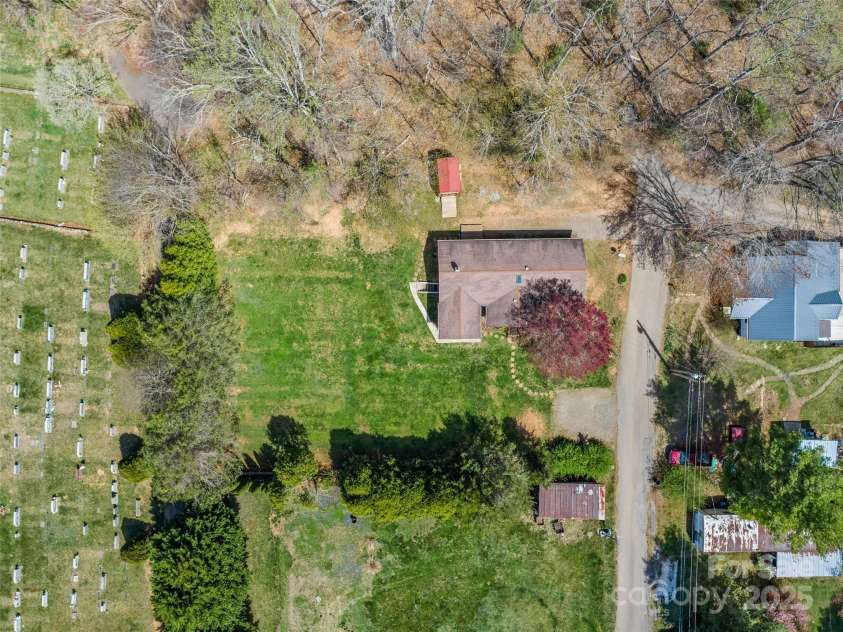 111 Boone Street, Burnsville, NC 28714.  MLS# CAR4243726, YatesRealty ID 5034. 