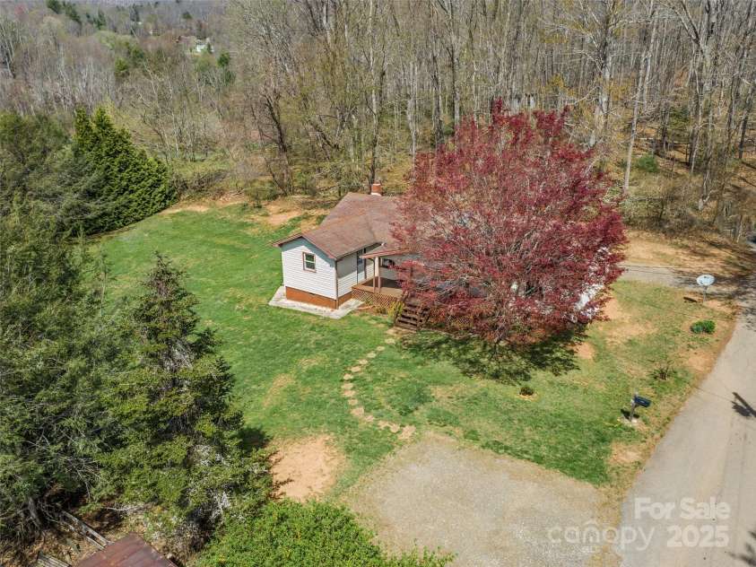 111 Boone Street, Burnsville, NC 28714.  MLS# CAR4243726, YatesRealty ID 5034. 